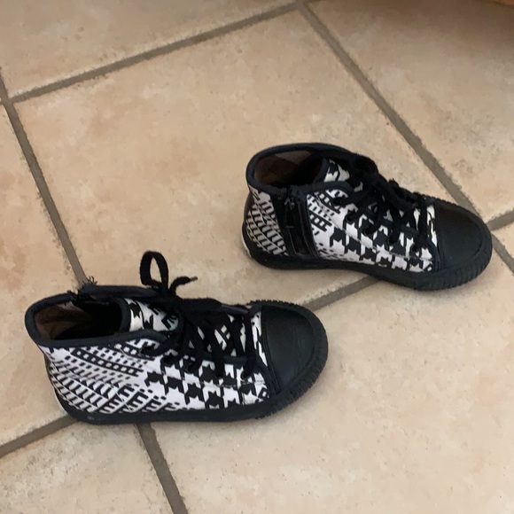 BURBERRY SNEAKERS - Picture 3 of 6